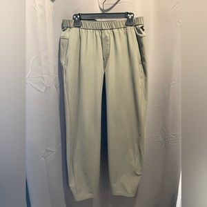 Lululemon pull on pant, medium